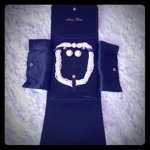 Necklace/earrings set